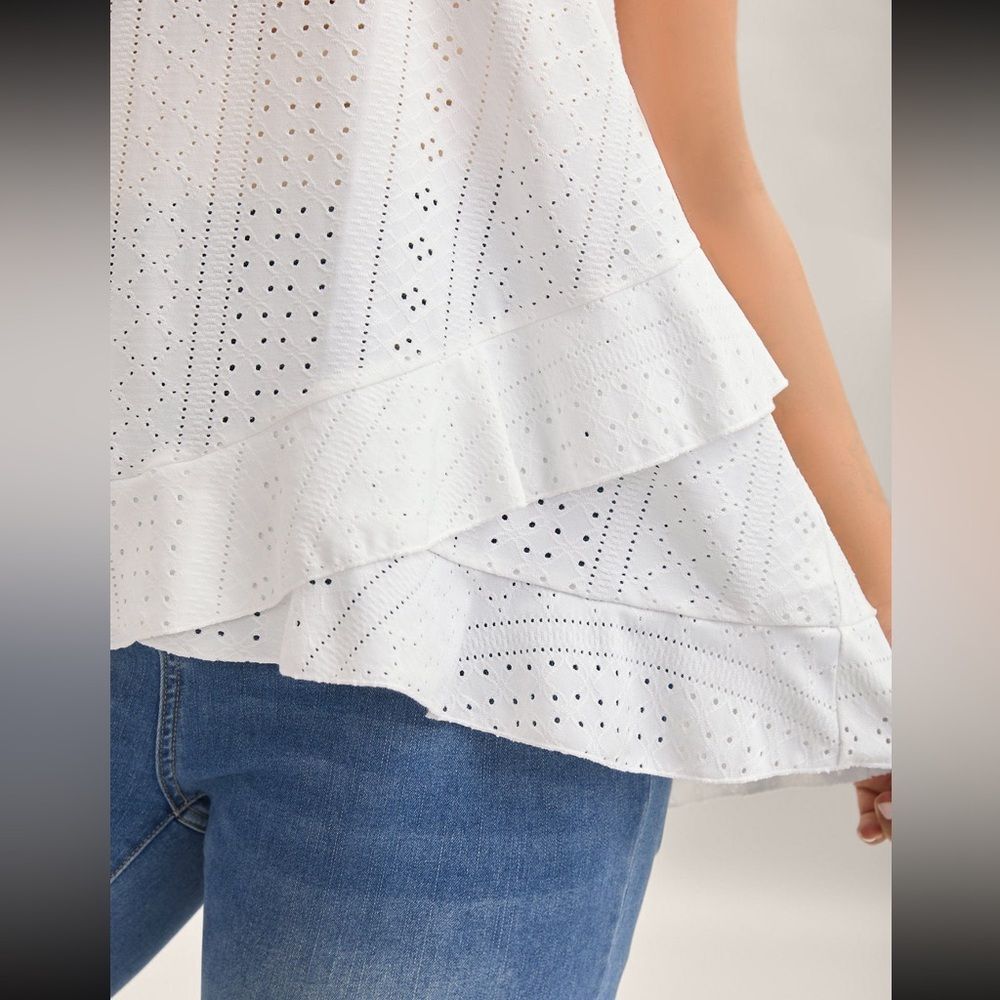 BloomChic Textured Knit Overlap Hem Tank Top – Original White – Size 14–16 (1X) - Picture 4 of 8